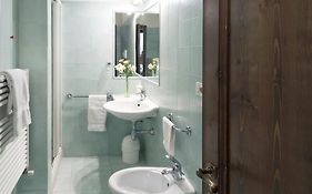 Pleasant Apartment With Swimming Pool Garden Bbq Parking